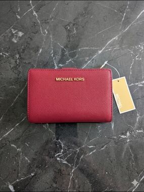 Michael Kors Jet Set Travel Medium Saffiano Leather Bifold Wallet – Cherry (NWT)